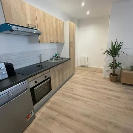 Apartment 2p Porte De Paris, Sortie Metro Face Au Bois Charenton-le-Pont